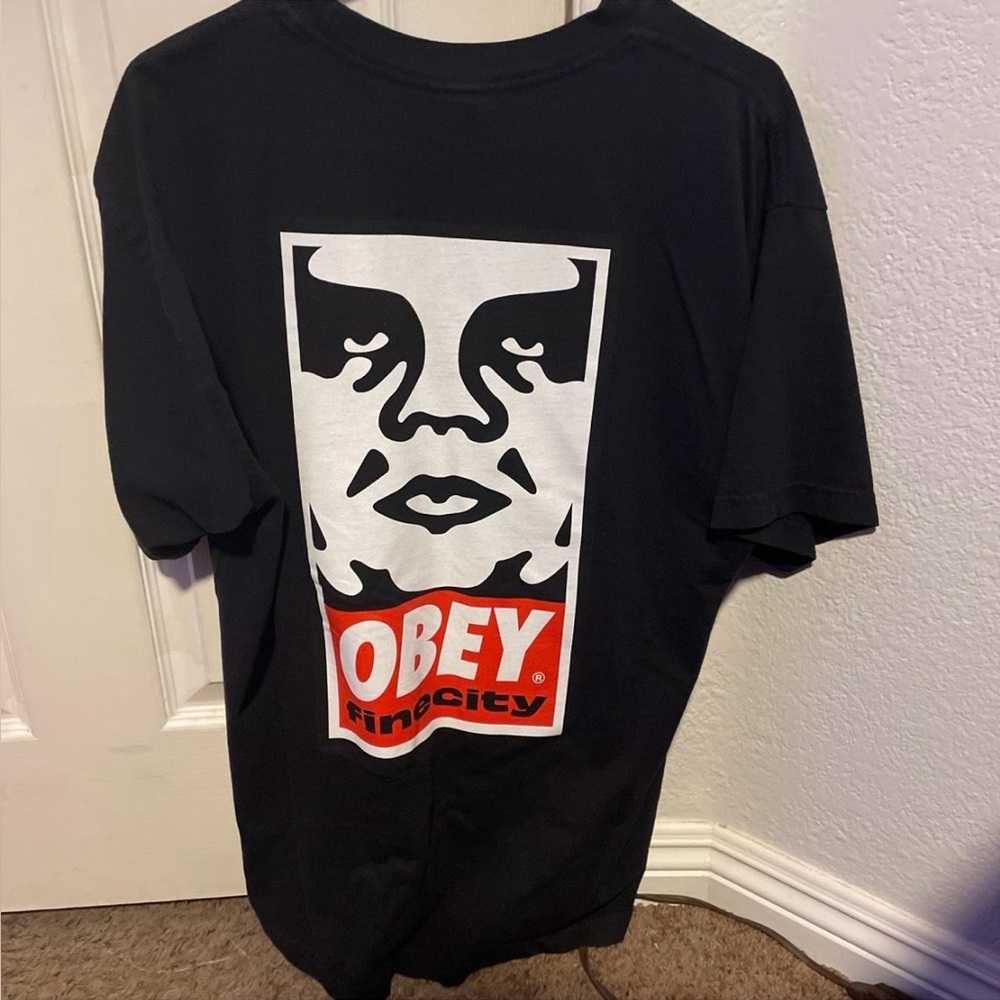 Obey Finecity x Singapore Tee - Large
Brand new